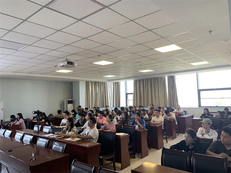 e9aa214299374cde86704f4e3159be4c.jpg 员工认真聆听800.jpg